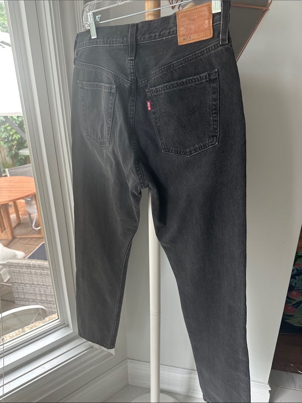 LEVI’S Women’s 501 Skinny Black Wash Distressed Jeans Denim Raw Hem Size 28